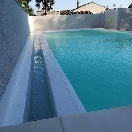 Appartement Dans Villa Avec Piscine Et Jardin Marguerittes Exteriör bild