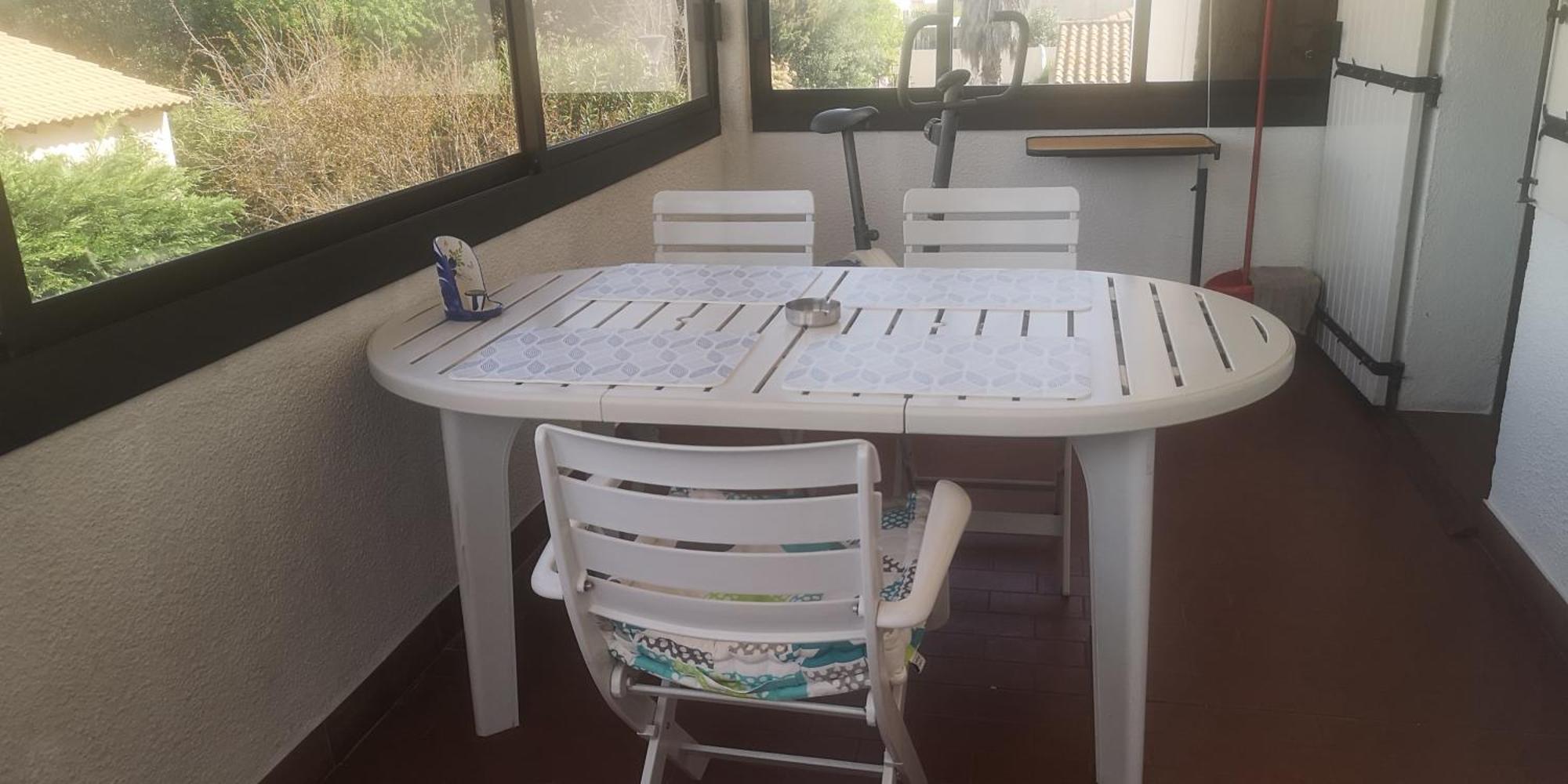 Appartement Dans Villa Avec Piscine Et Jardin Marguerittes Exteriör bild