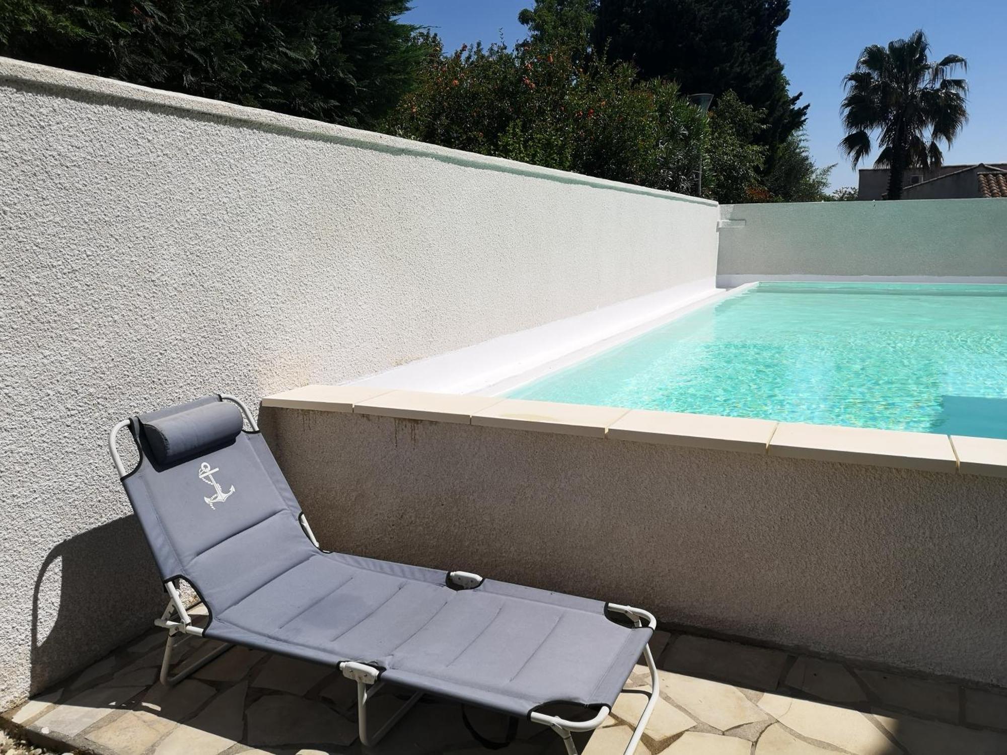 Appartement Dans Villa Avec Piscine Et Jardin Marguerittes Exteriör bild